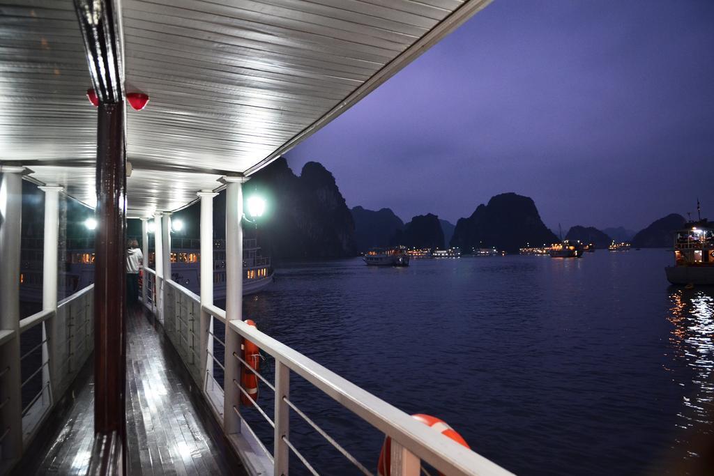 Garden Bay Premium Cruise Hotel Ha Long Eksteriør billede