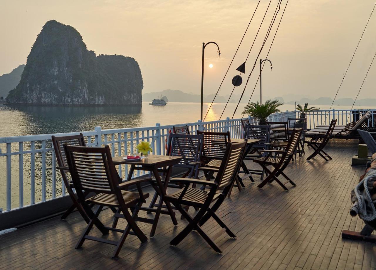 Garden Bay Premium Cruise Hotel Ha Long Eksteriør billede