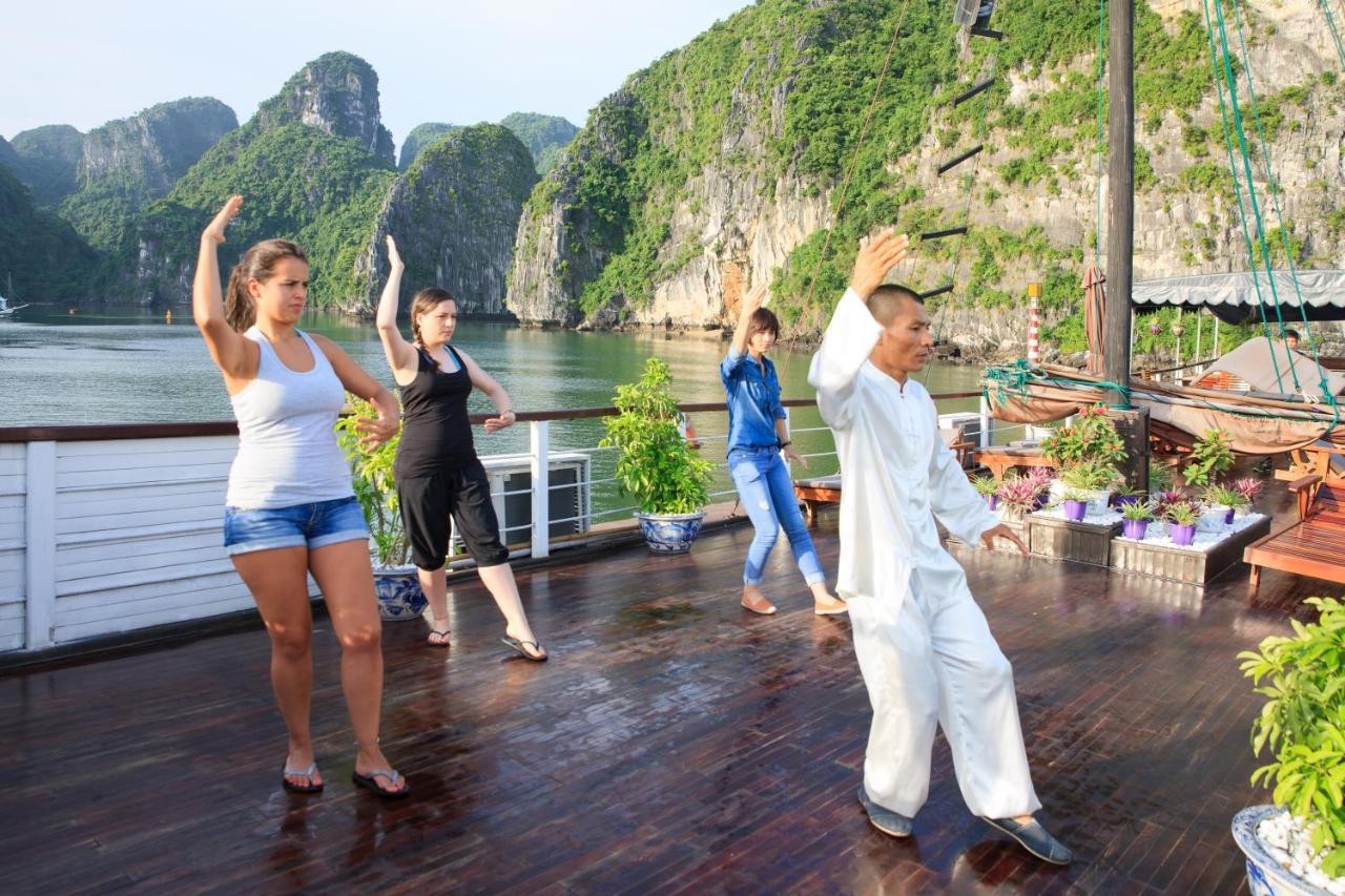 Garden Bay Premium Cruise Hotel Ha Long Eksteriør billede
